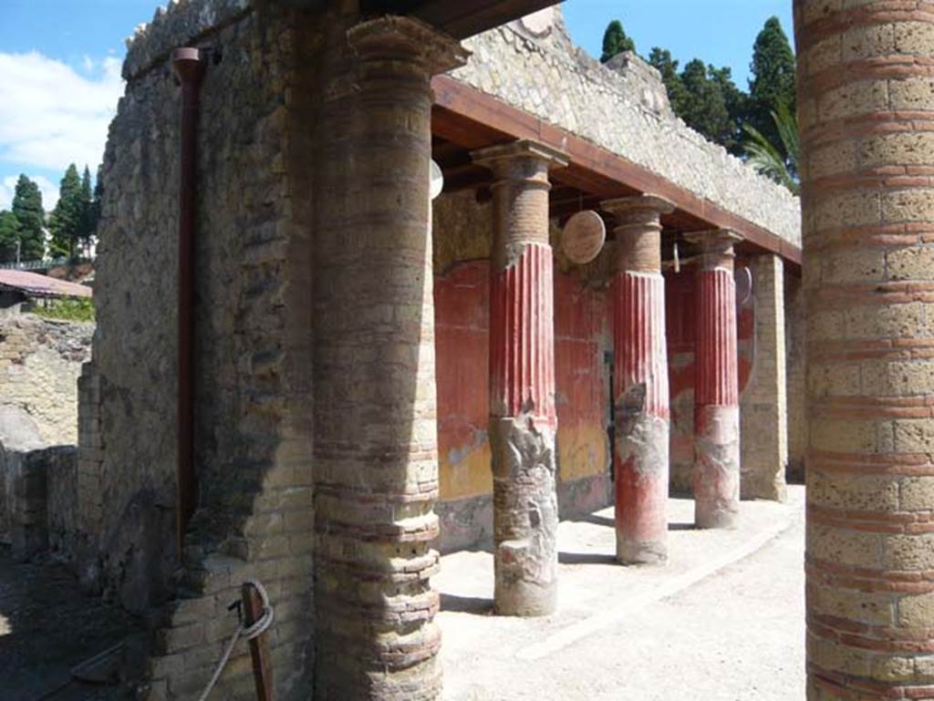 Ins. Or.I.2, Herculaneum. August 2013. Looking east along north side of atrium.
Photo courtesy of Buzz Ferebee.